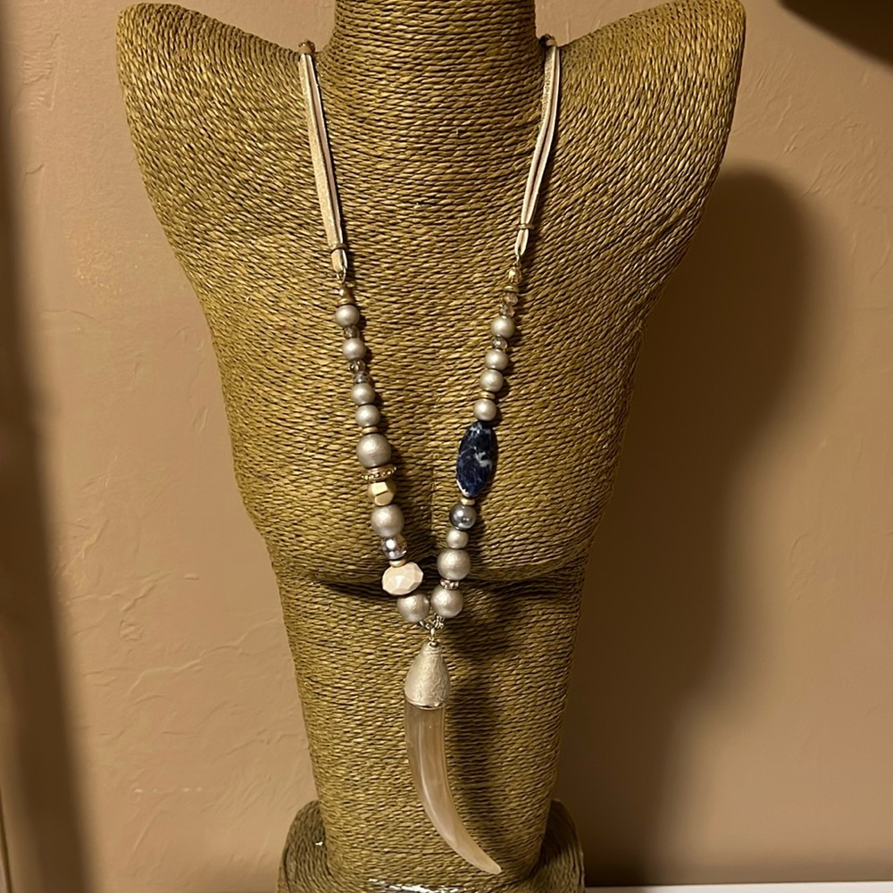 Chico’s Gold Tone Acrylic Beaded Marbled Horn Necklace 30”+ 4”